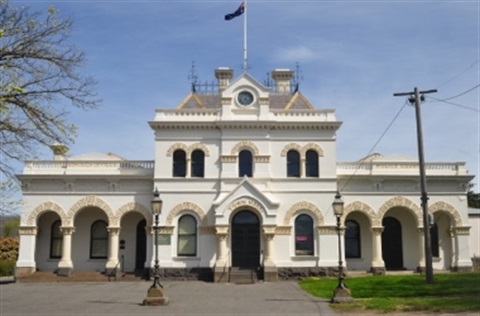Clunes Town Hall exterior