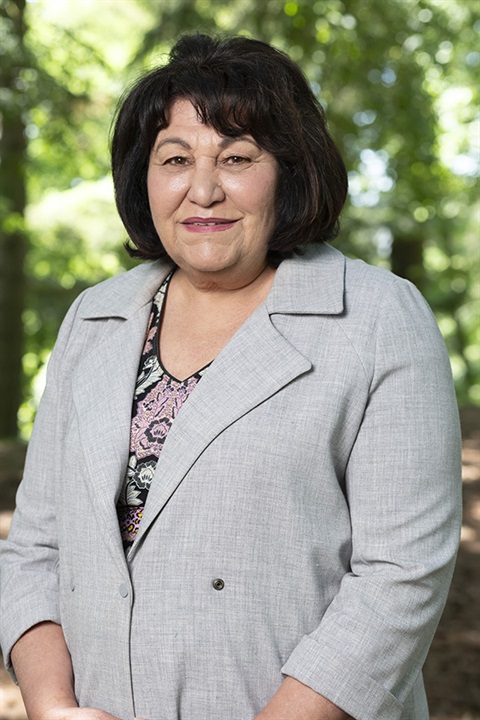 Cr Shirley Cornish standing in the Wombat Hill Botanic Gardens