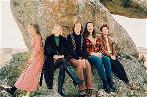 Leah Senior and band - 380 x 250.jpg