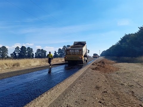 Road sealing at Ullina