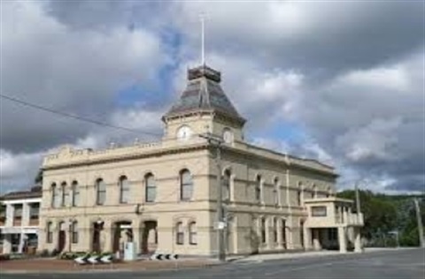 Creswick Town Hall exterior